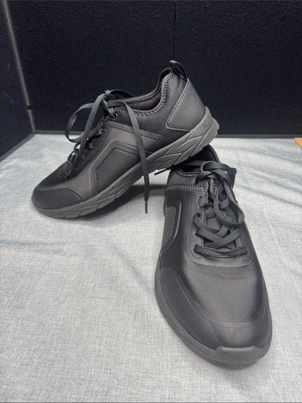 Women’s Vionic Black Performance Lace-Up‎ Sneakers size 8.5